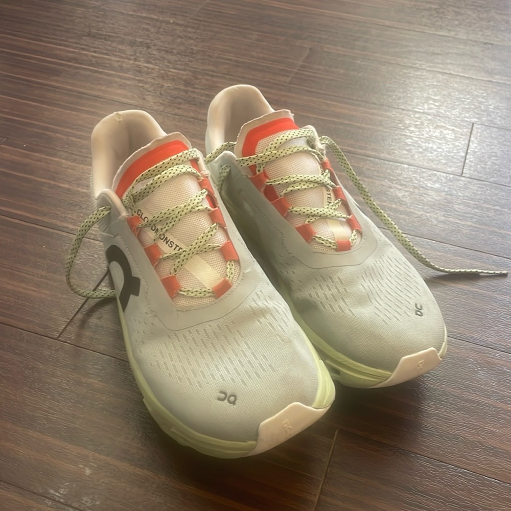 On cloud cloud monster size 8.5